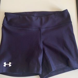 NWT! Under Armour navy blue stretchable shorts - M